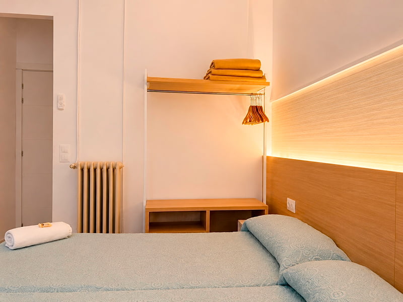 Detalles modernos con acabados en madera clara